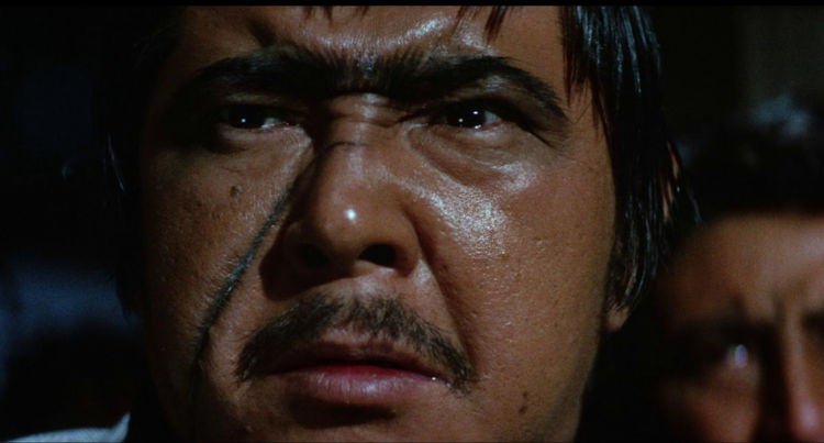 Guerre des gangs à Okinawa 05