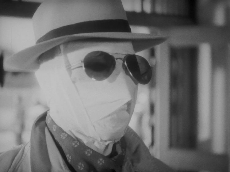 L'homme invisible apparaît 04